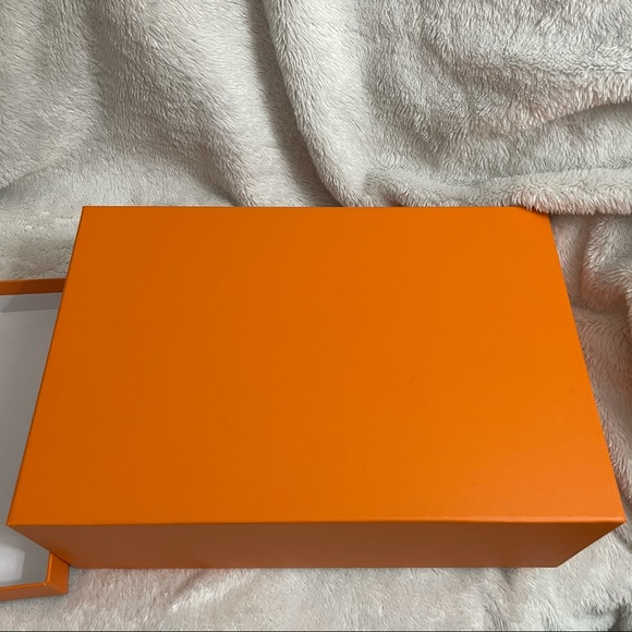 Authentic Hermès Empty Shoebox - Picture 7 of 9